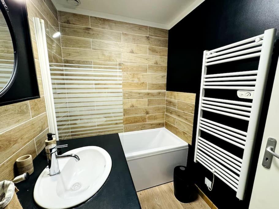 Maison Renovee Et Chaleureuse Proche Du Memorial Caen Bagian luar foto